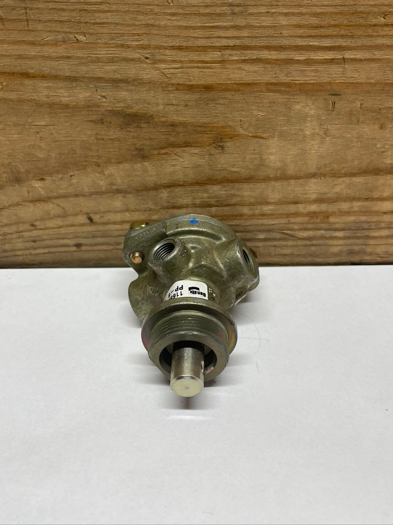 Bendix 104689 PP-8 Push Pull Air Brake Control Valve NSN 4820-01-114-7539