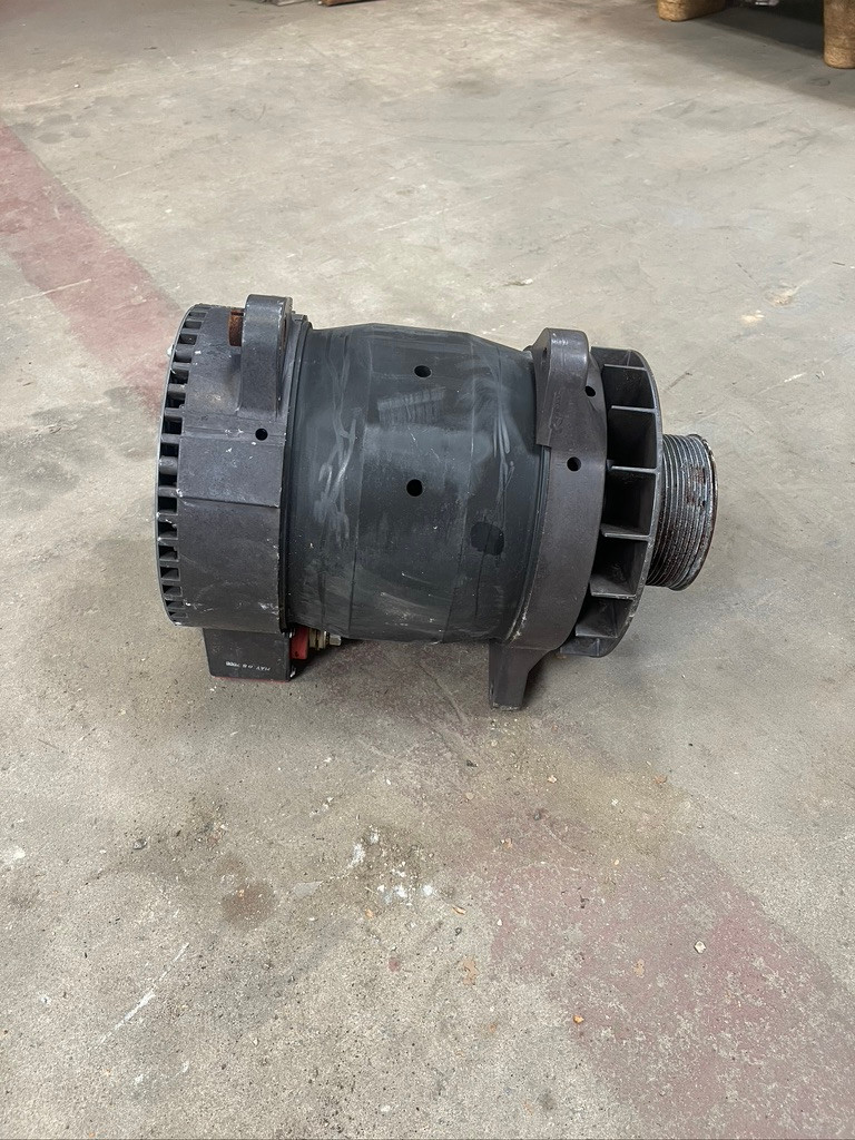 C.E. Niehoff 3735407 76761-N1335  Alternator Generator 28V 300A NOS