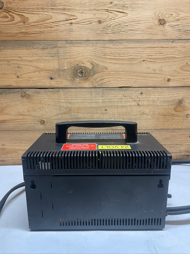 Interacter ICS 24V 25A Microprocessor Fully Automatic Battery Charger Industrial