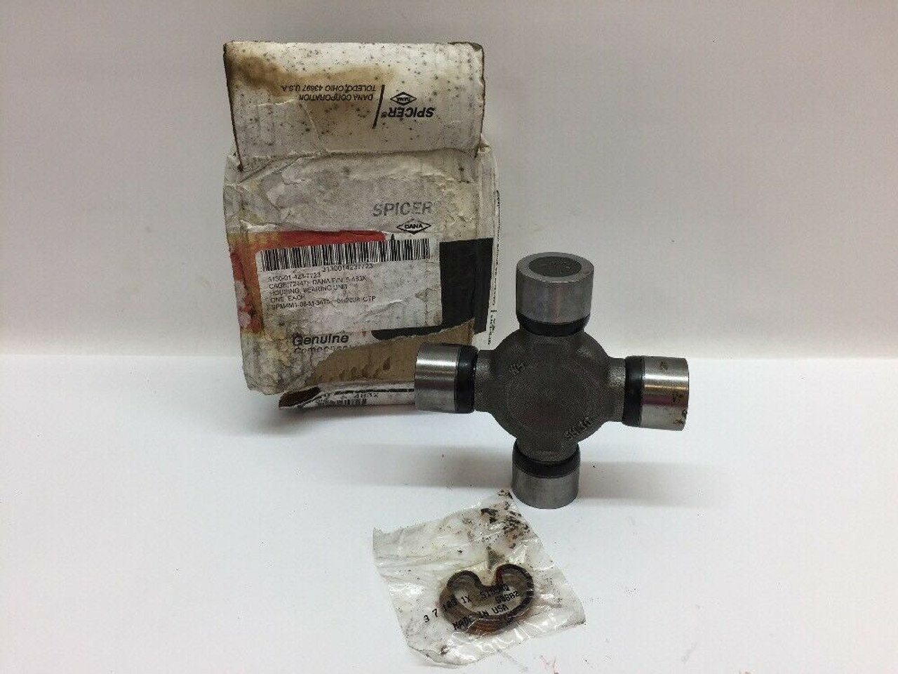 Universal Joint Bearing Unit Housing 5-483X Spicer 