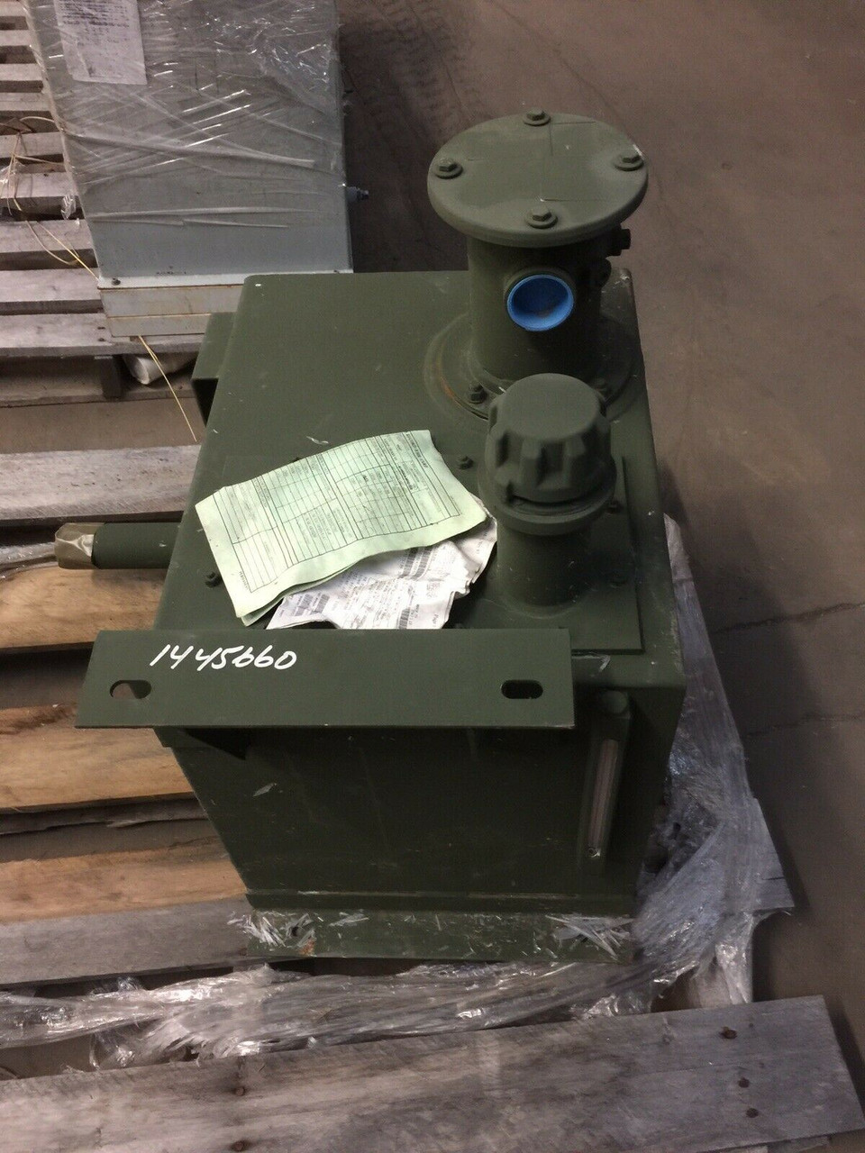 Hydraulic System Oil Tank 1445660 Oshkosh 