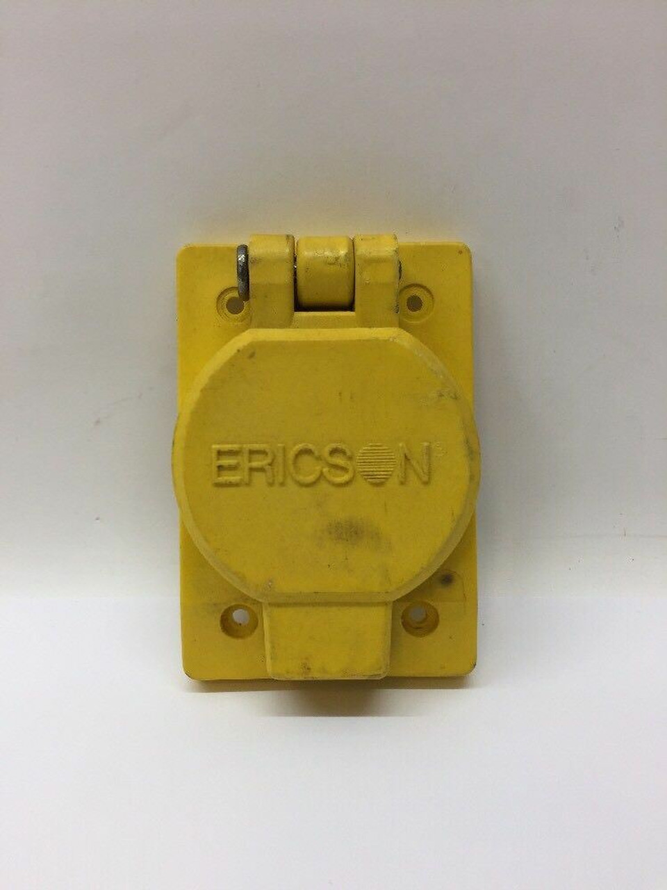 Ericson Flip Seal Outlet Box/Cover w/ 4 Mounting Holes, Yellow - 3" x 4 1/2"