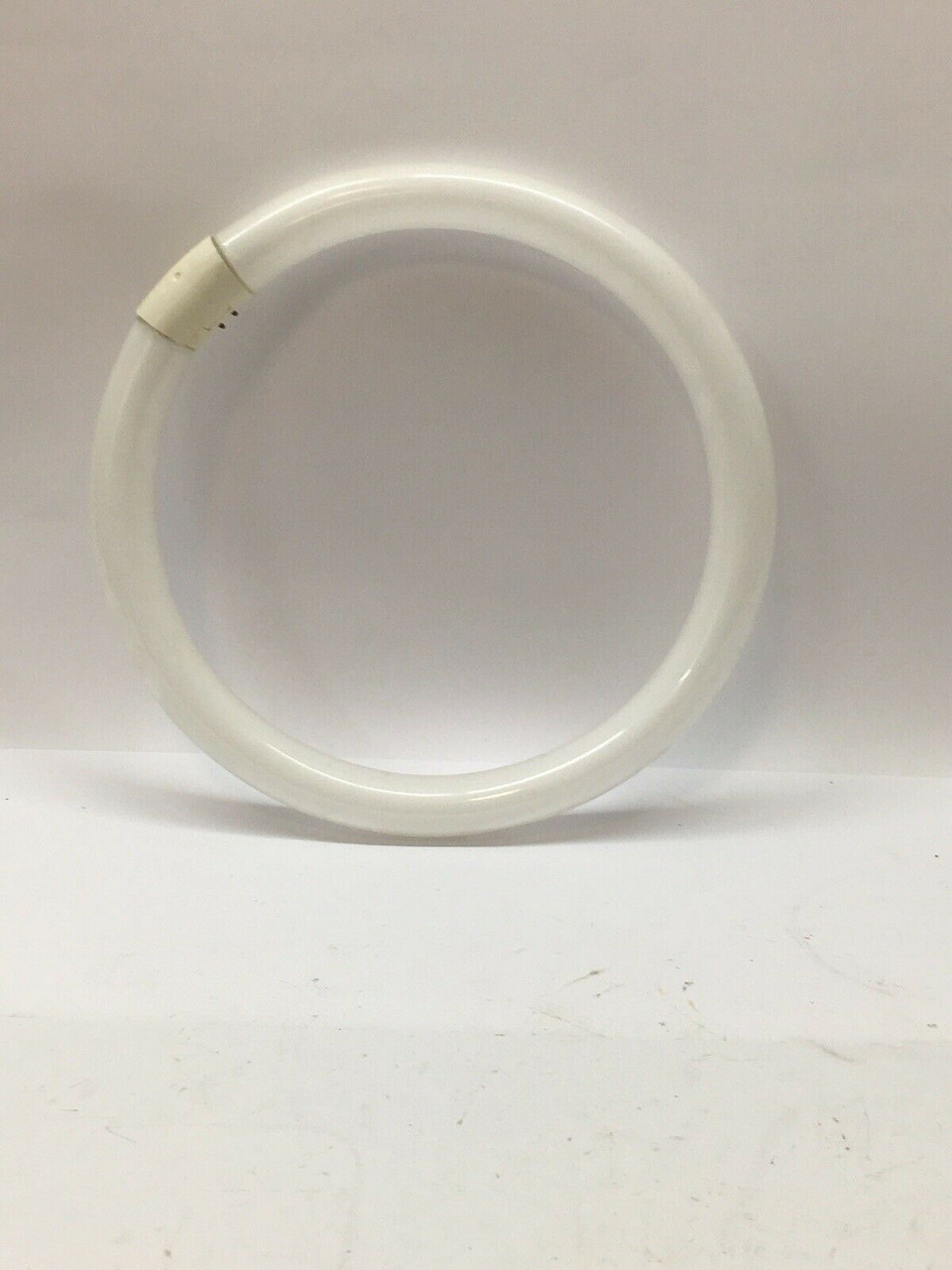  Fluorescent Light Bulb 262600 Philips T9 Circline Daylight Deluxe 32 Watt 12"