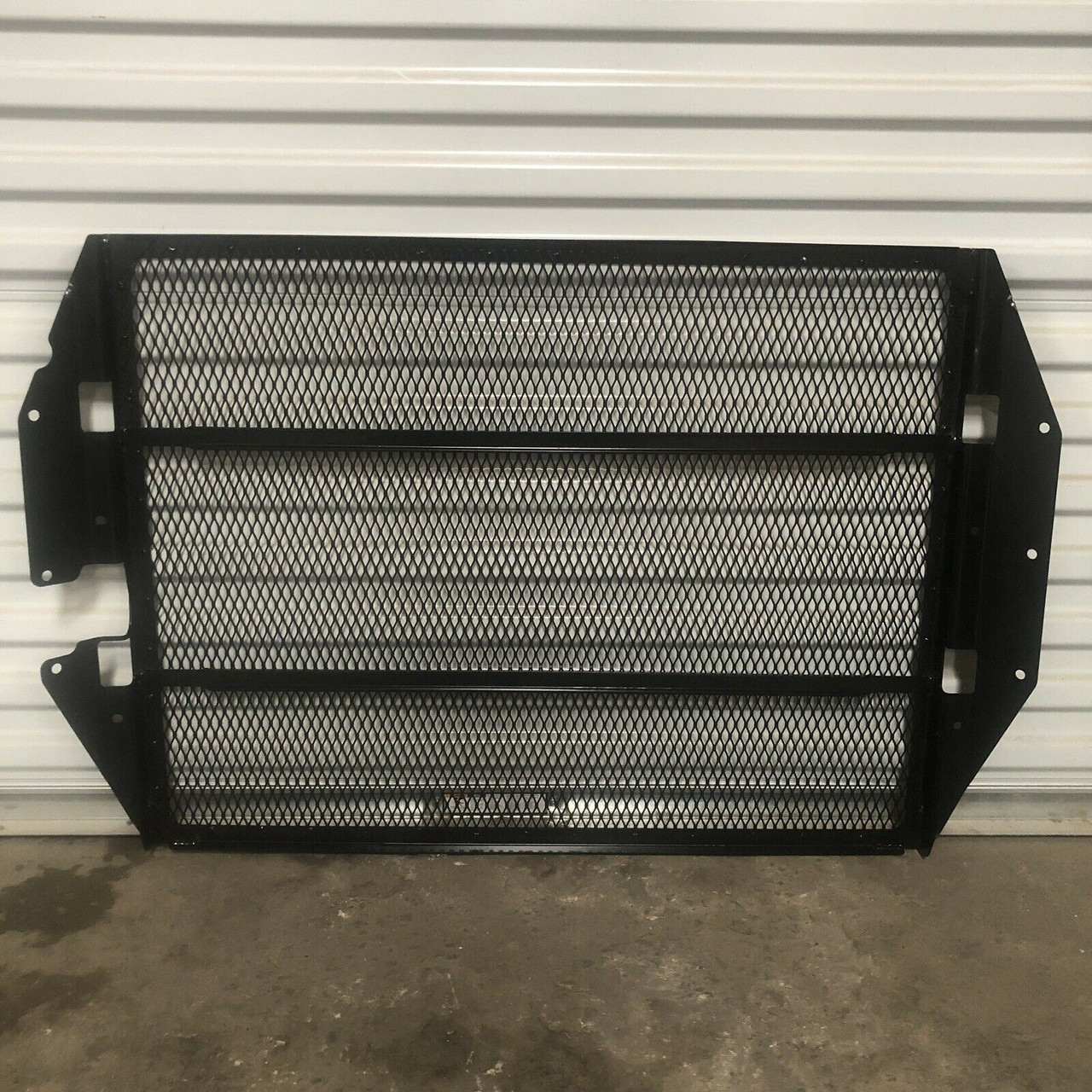 FreightLiner Radiator Grille A17-20035-000 Daimler Trucks