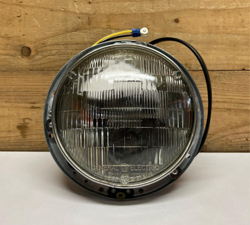 7" Round Sealed Halogen Headlamp Assembly Headlight 2MO46P3 Mack Trucks