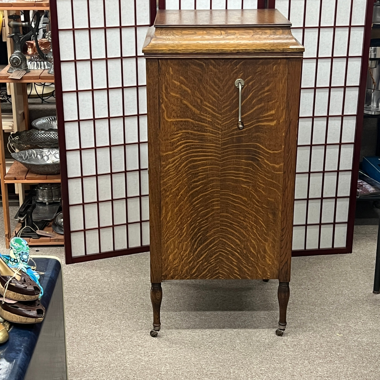 Edison Phonograph Disc Model NO. C150 with Records