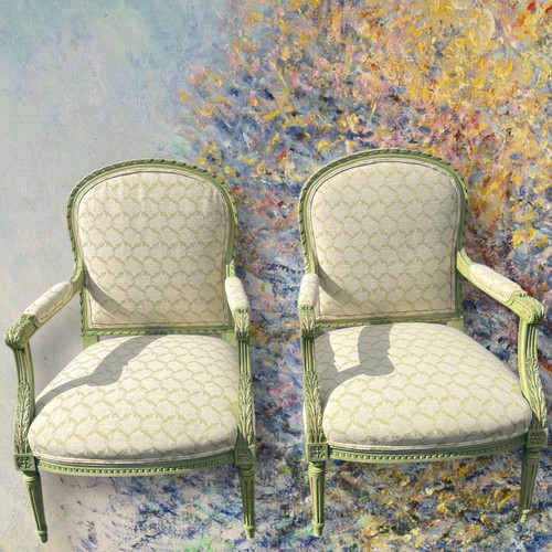 Excellent Condition!

Vintage Upholstered Pair of Side Chairs