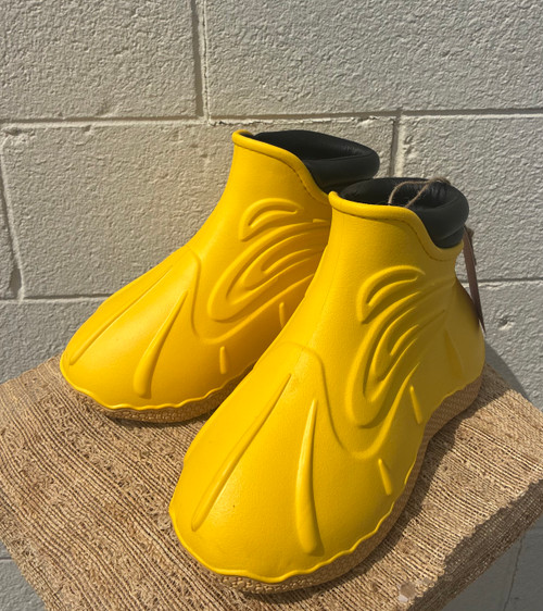 This rare collab piece featuring rugged boot styling with distinct streetwear edge. A hard-to-find pair for collectors or anyone looking to add a unique statement boot to their rotation!