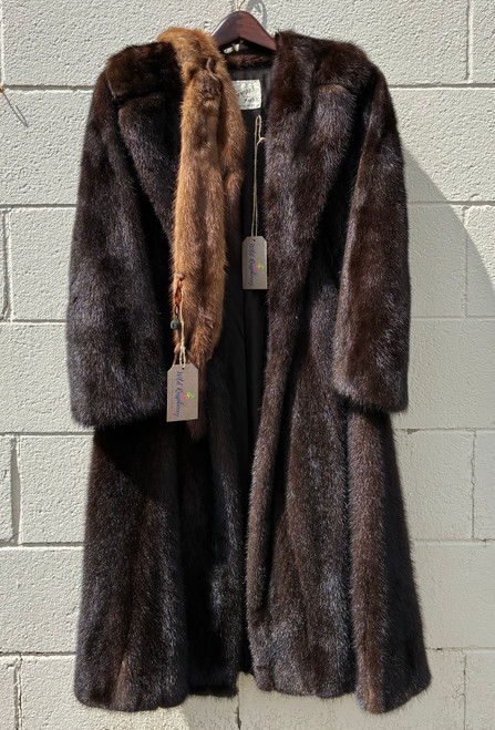 A classic mink stole featuring the traditional head-and-tail styling, complete with three intact mink heads for an authentic vintage silhouette. A striking collector's piece that captures old Hollywood glamour. Perfect for layering!