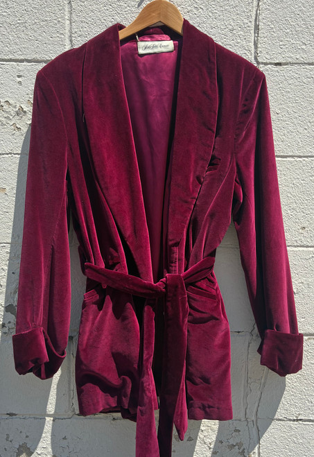 A long, flowing silhouette in luxurious velvet gives this vintage Saks Fifth Avenue jacket serious old-world elegance. A rare statement piece perfect for layering over eveningwear or adding a touch of timeless glamour to any outfit.
