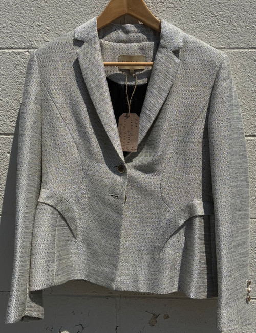 Clean lines and sophisticated tailoring make this Ports blazer a versatile addition to any wardrobe. Polished enough for the office, yet easy to dress down for everyday wear, a timeless piece that elevates any outfit with understated elegance.