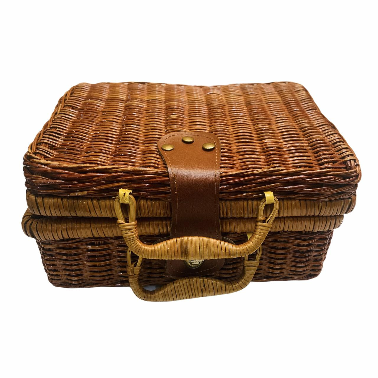 Schylling, Raggedy Ann and Andy China Tea Set in Picnic Basket Thread