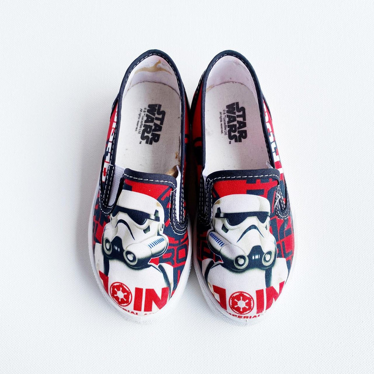 Disney B-Disney, 8, canvas slip on shoes