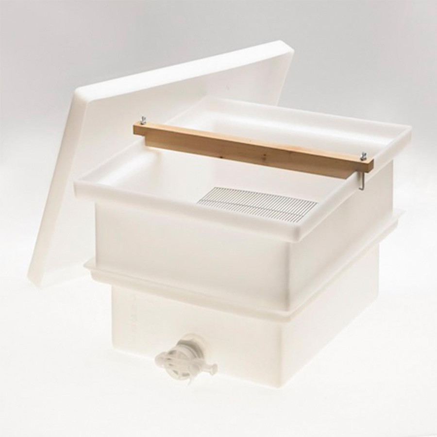Deluxe Complete Uncapping Tub Kit (Includes tub, cover, frame rest, honey gate, and tub grid), HH245, Mann Lake Ltd.