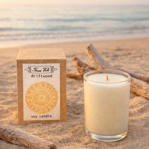 De-stress and clear out negative energy with the engrossing aroma of Palo Santo mingled with Oud and Indian Sandalwood.