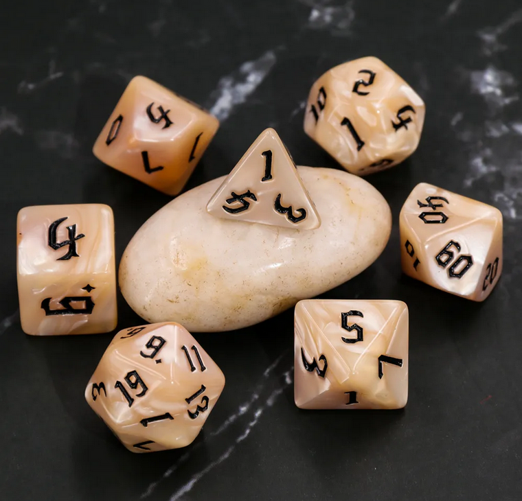 Beige Pearl Dice Poly 7ct