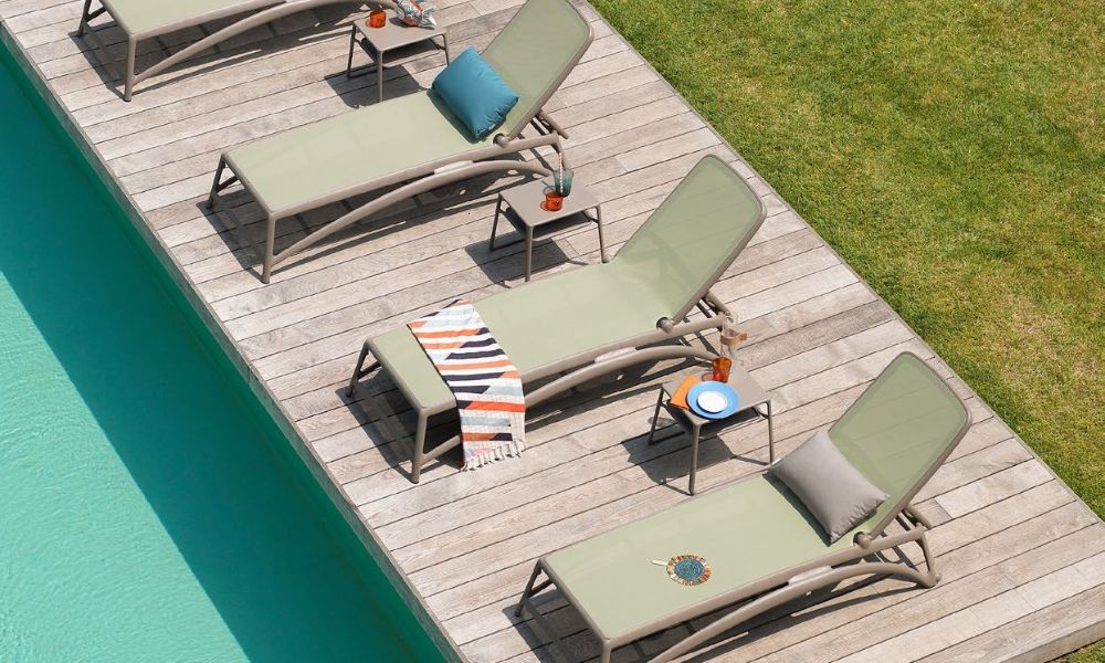 Mobiliário de exterior para os dias quentes