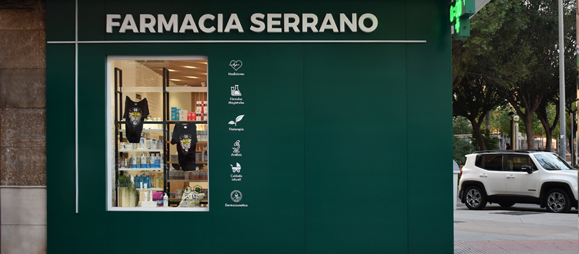 Exterior de la Farmacia Serrano en Elche, Alicante