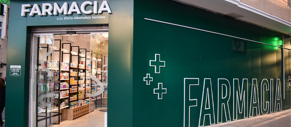 Fachada de la Farmacia Serrano en Elche, Alicante