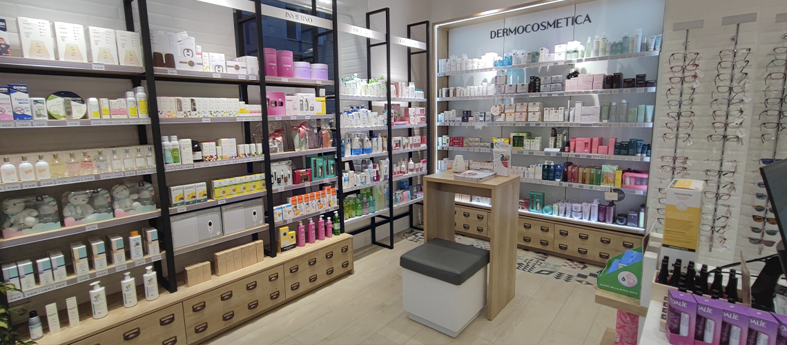 Interior de la Farmacia Serrano en Elche, Alicante