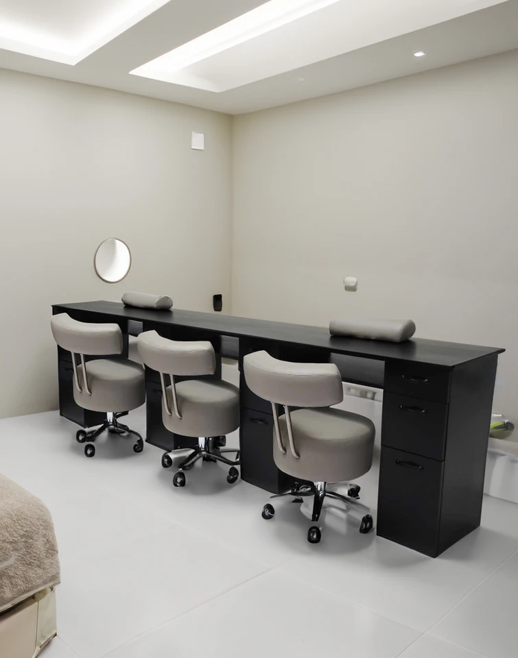 Triple Manicure Table