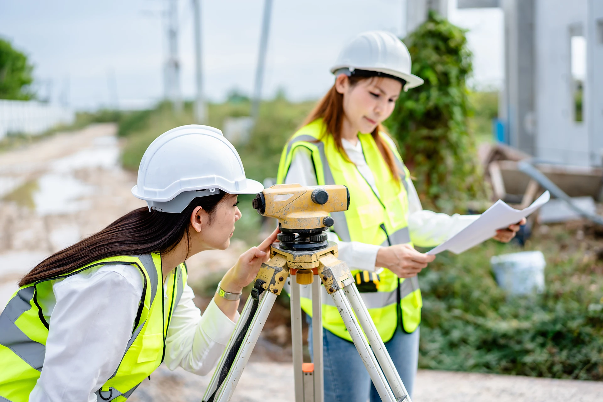 What are Some of the Important Qualities Found in a Land Surveyor?