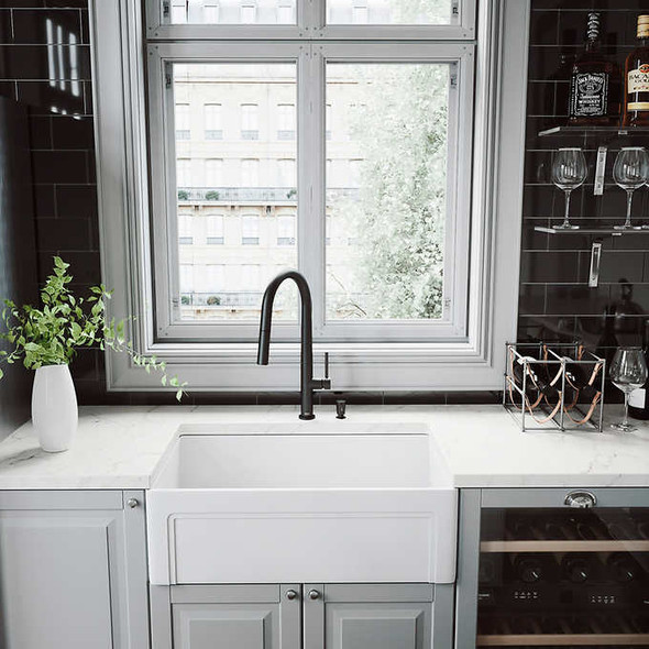 VIGO Greenwich Pull-down Kitchen Faucet