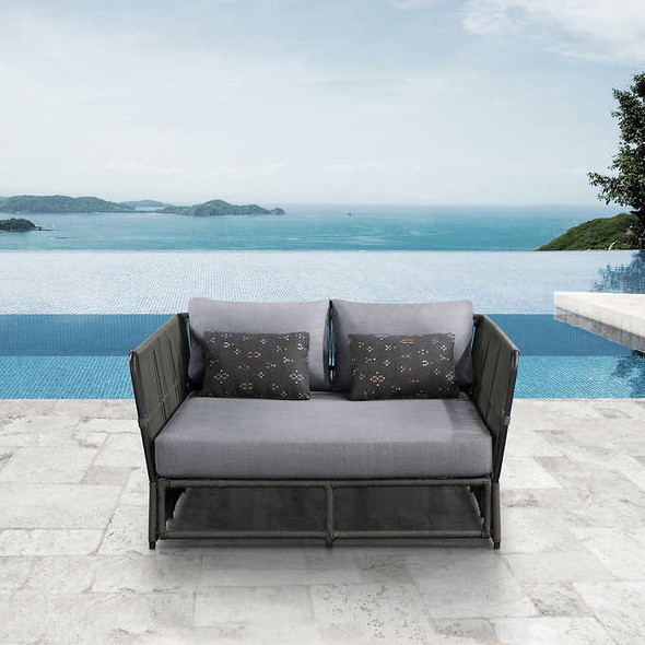 Moderno Patio Daybed