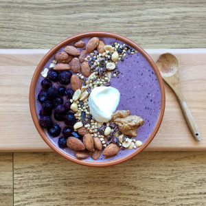 Blueberry & Almond Dreamin' Smoothie Bowl 1