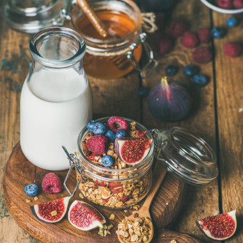 How to Make Homemade Almond Milk