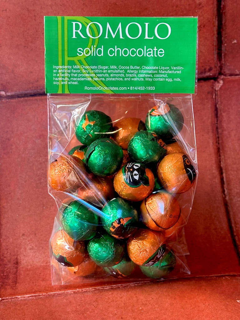 Halloween foiled milk chocolate balls