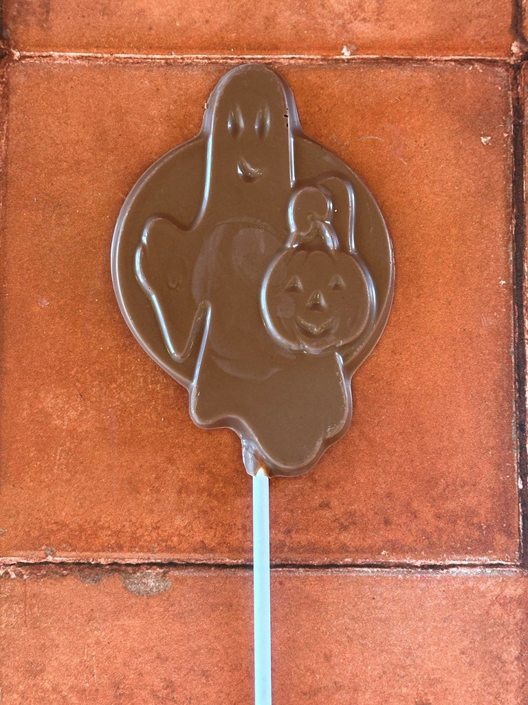 Milk chocolate ghost sucker