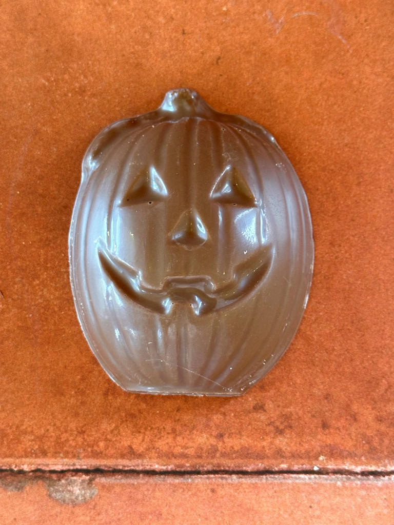 Milk chocolate pumpkin