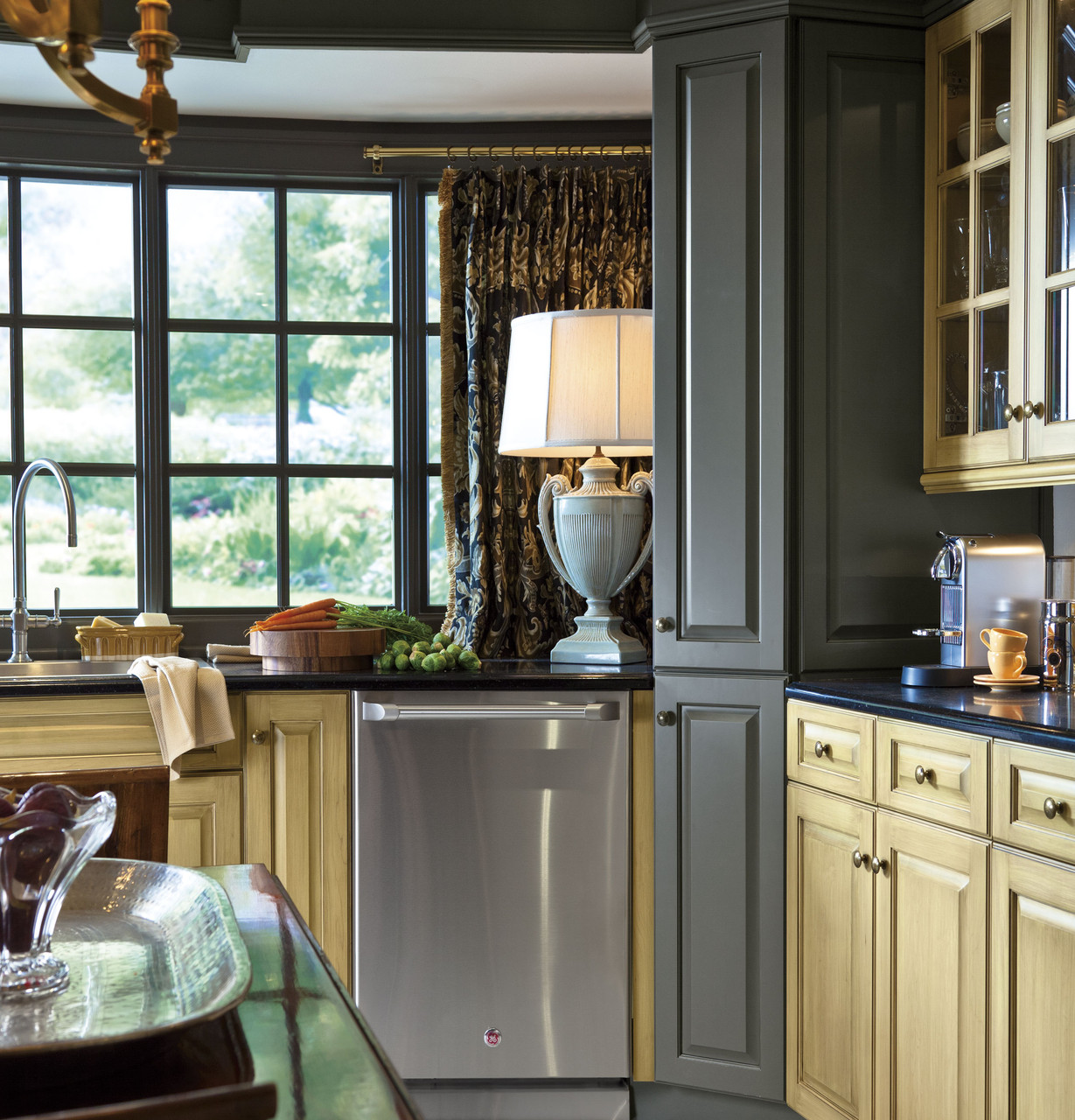 GE Café™ Series Dishwasher with SmartDispense™ Technology