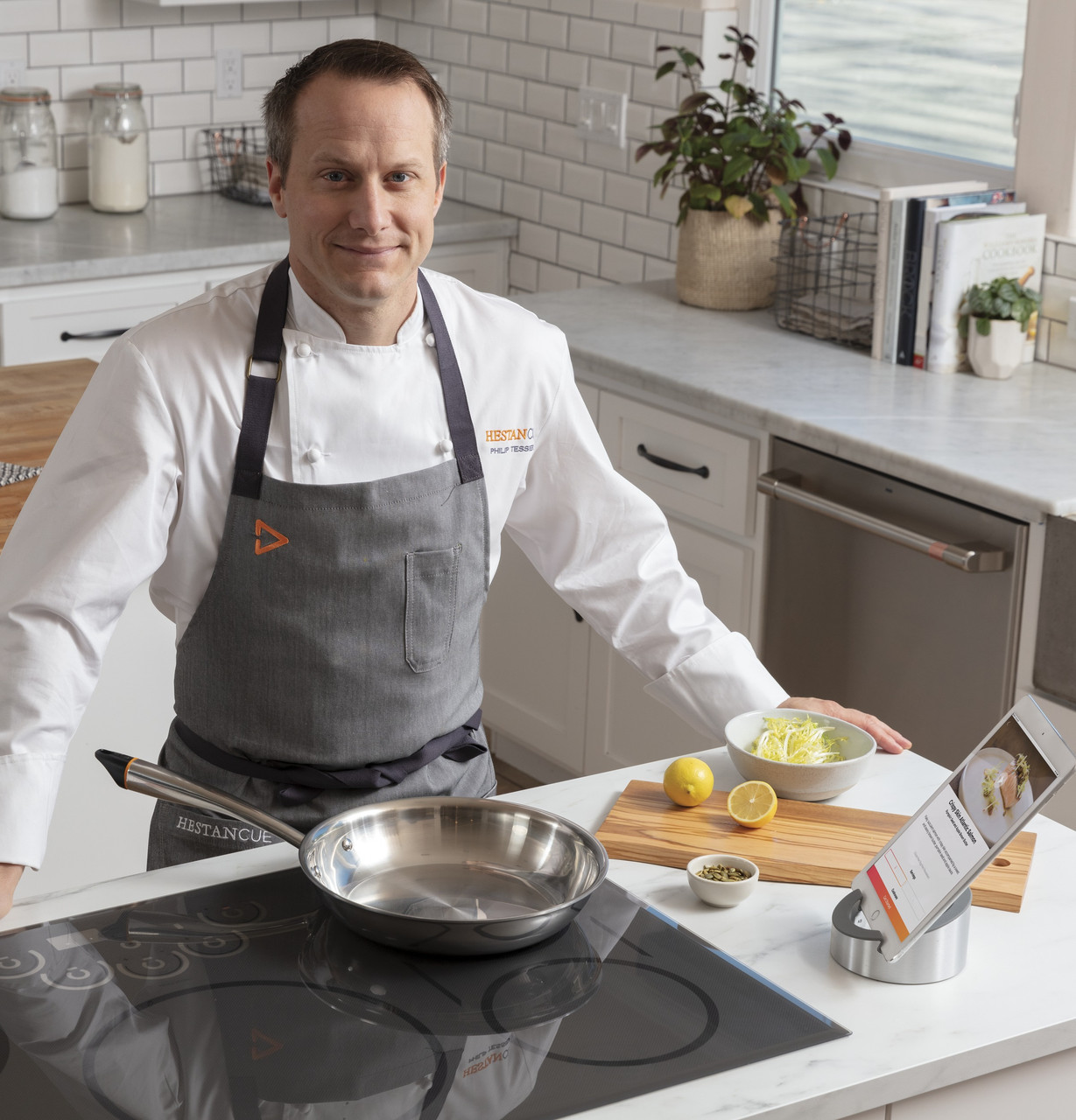 This Smart Induction Burner & Fry Pan Gives You Instant Chef