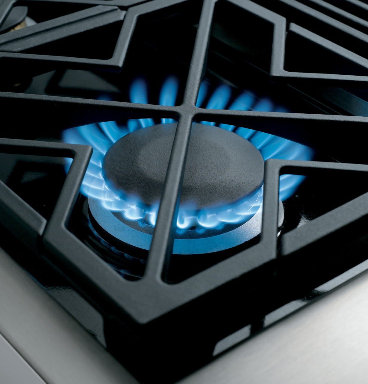 Café™ 48 Commercial-Style Gas Rangetop with 6 Burners and Integrated  Griddle (Natural Gas) - CGU486P3TD1 - Cafe Appliances