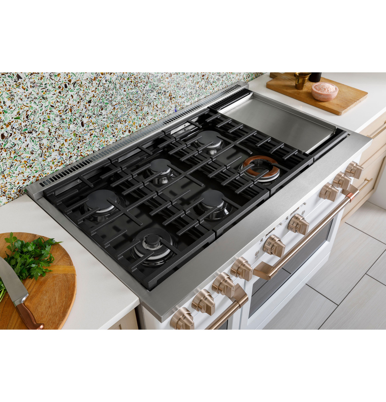 Café™ 48 Commercial-Style Gas Rangetop with 6 Burners and Integrated  Griddle (Natural Gas) - CGU486P3TD1 - Cafe Appliances