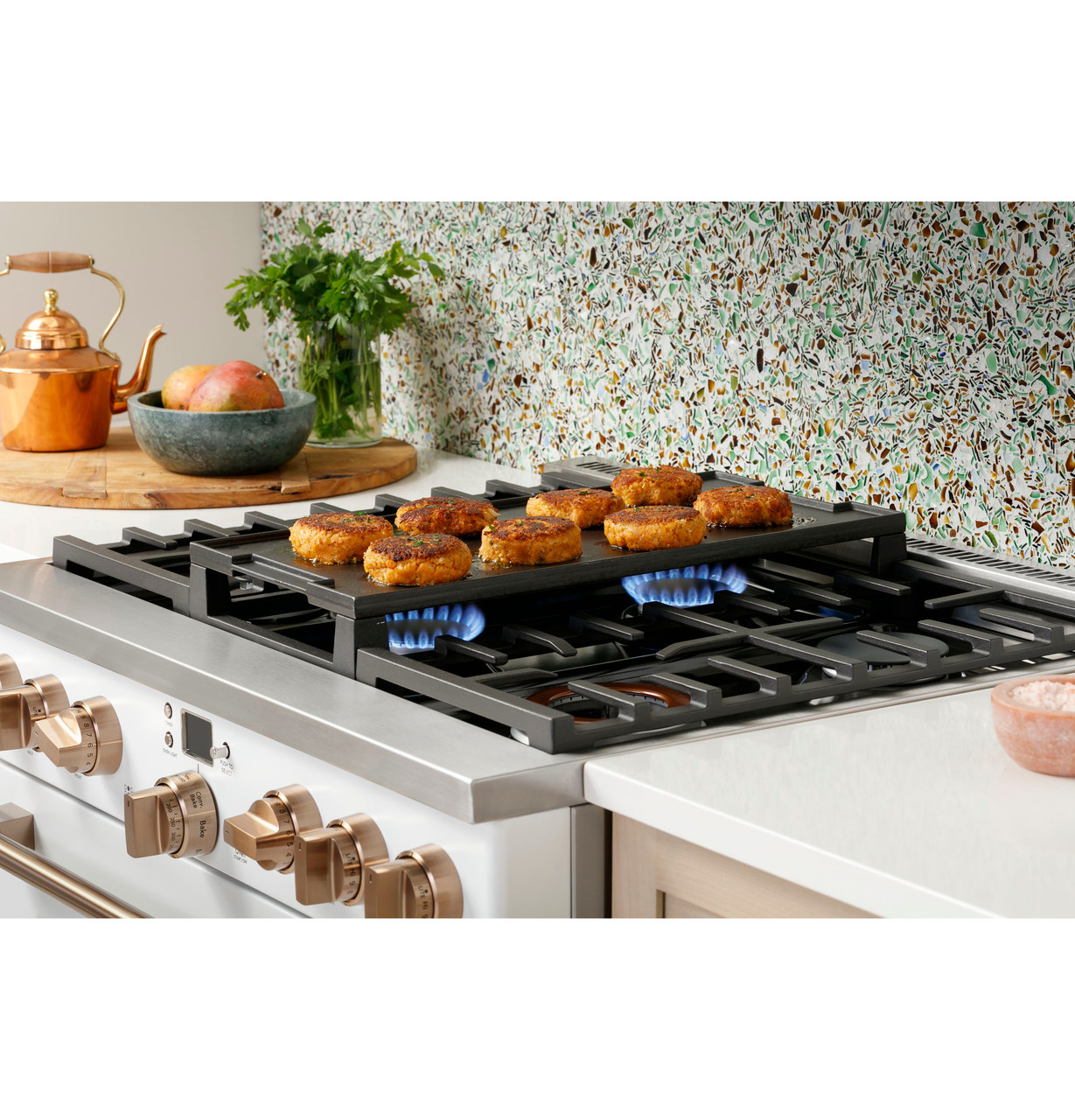 Café™ 36 Commercial-Style Gas Rangetop with 6 Burners (Natural Gas) -  CGU366P2TS1 - Cafe Appliances