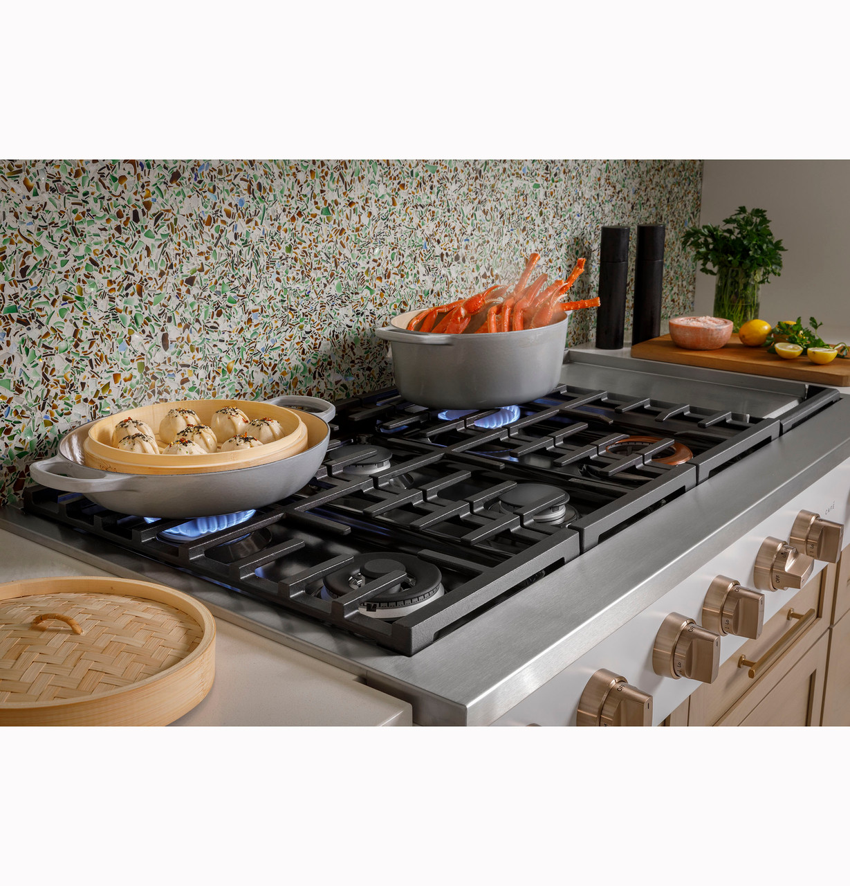 Café™ 48 Commercial-Style Gas Rangetop with 6 Burners and Integrated  Griddle (Natural Gas)