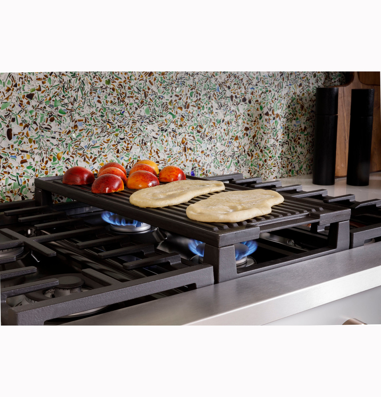 Café™ 48 Commercial-Style Gas Rangetop with 6 Burners and Integrated  Griddle (Natural Gas) - CGU486P4TW2 - Cafe Appliances