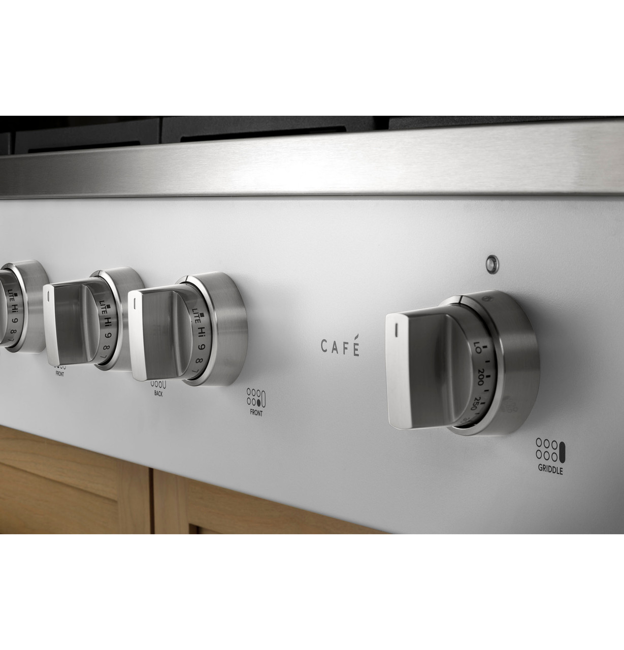 Café™ 48 Commercial-Style Gas Rangetop with 6 Burners and Integrated  Griddle (Natural Gas) - CGU486P3TD1 - Cafe Appliances