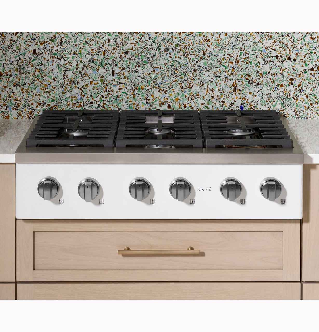 Café™ 48 Commercial-Style Gas Rangetop with 6 Burners and Integrated  Griddle (Natural Gas) - CGU486P3TD1 - Cafe Appliances