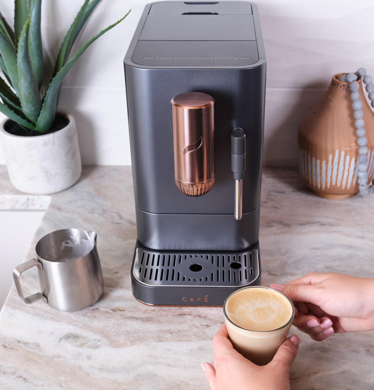  Café Affetto - Máquina automática de café expreso + espumador  de leche, molinillo de granos espresso integrado y ajustable, preparación  de un solo toque en 90 segundos, blanco mate, 1.2 litros, (