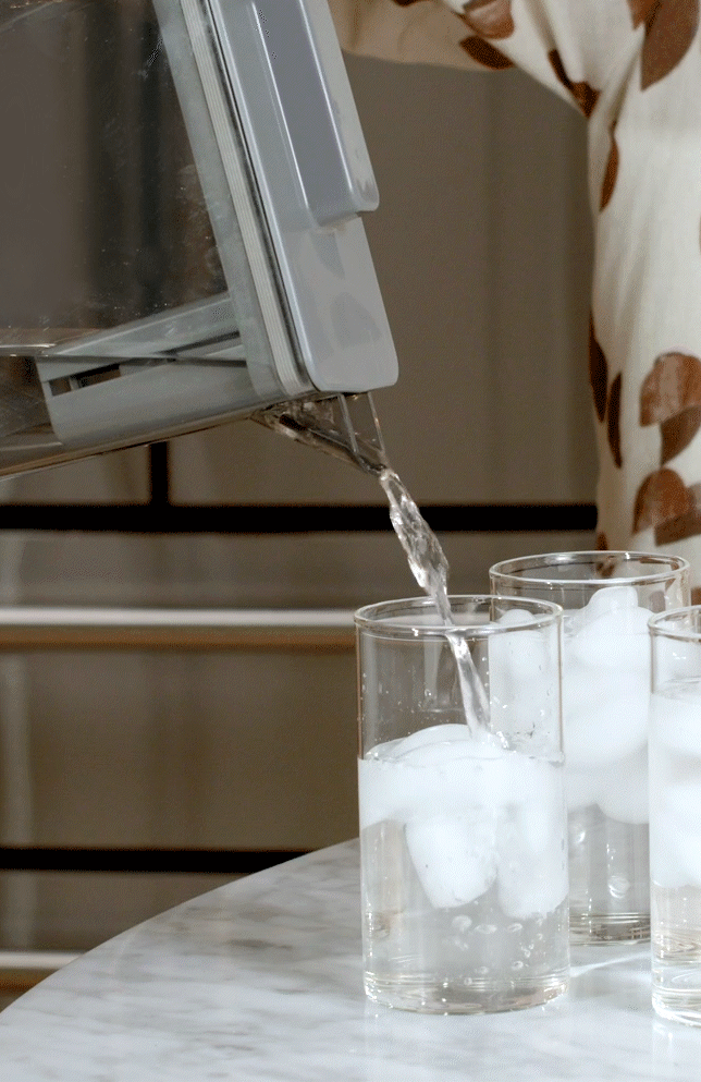 125273_Dual_Pour_Pitcher.gif