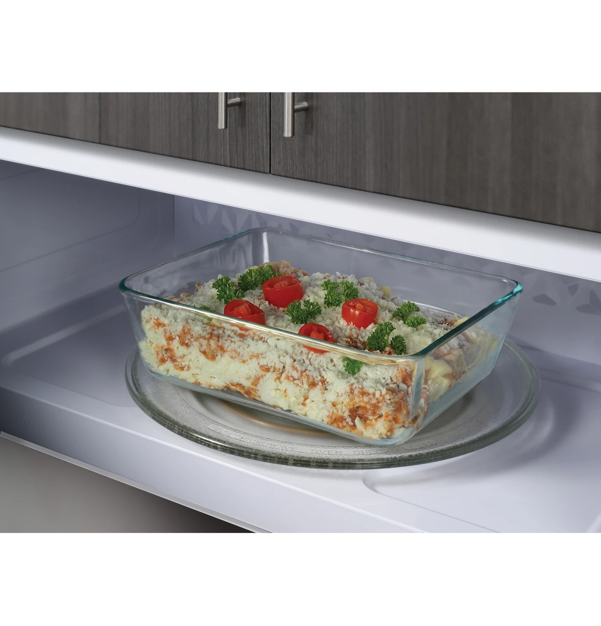 GEA9046985312_UVM9125_White_Dramatic_wCasserole_2400x2500.jpg