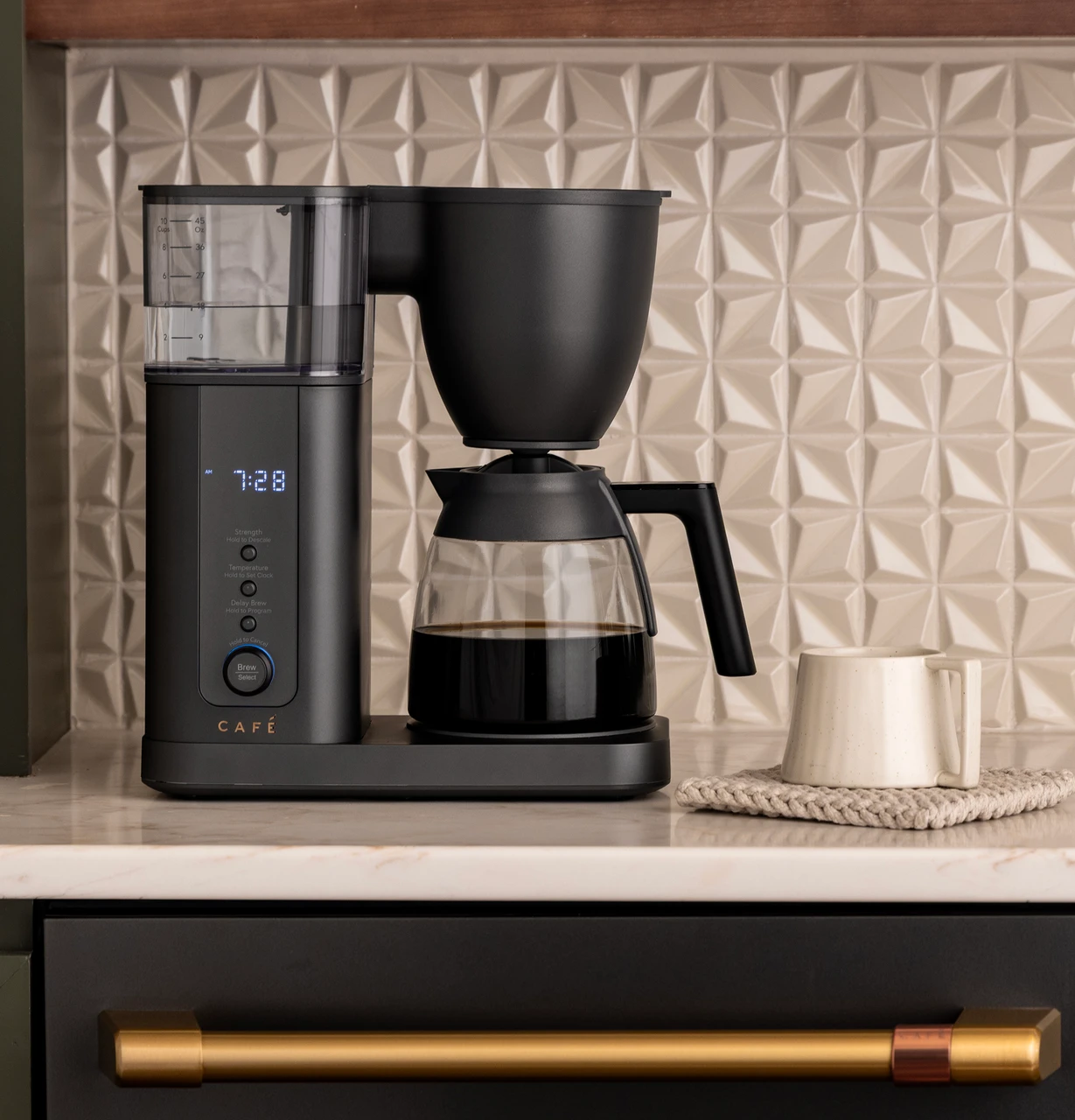 Cafe_Smalls_GlassCarafe_Homearma_2c_BlackSCACertified_FinalCropped.jpg