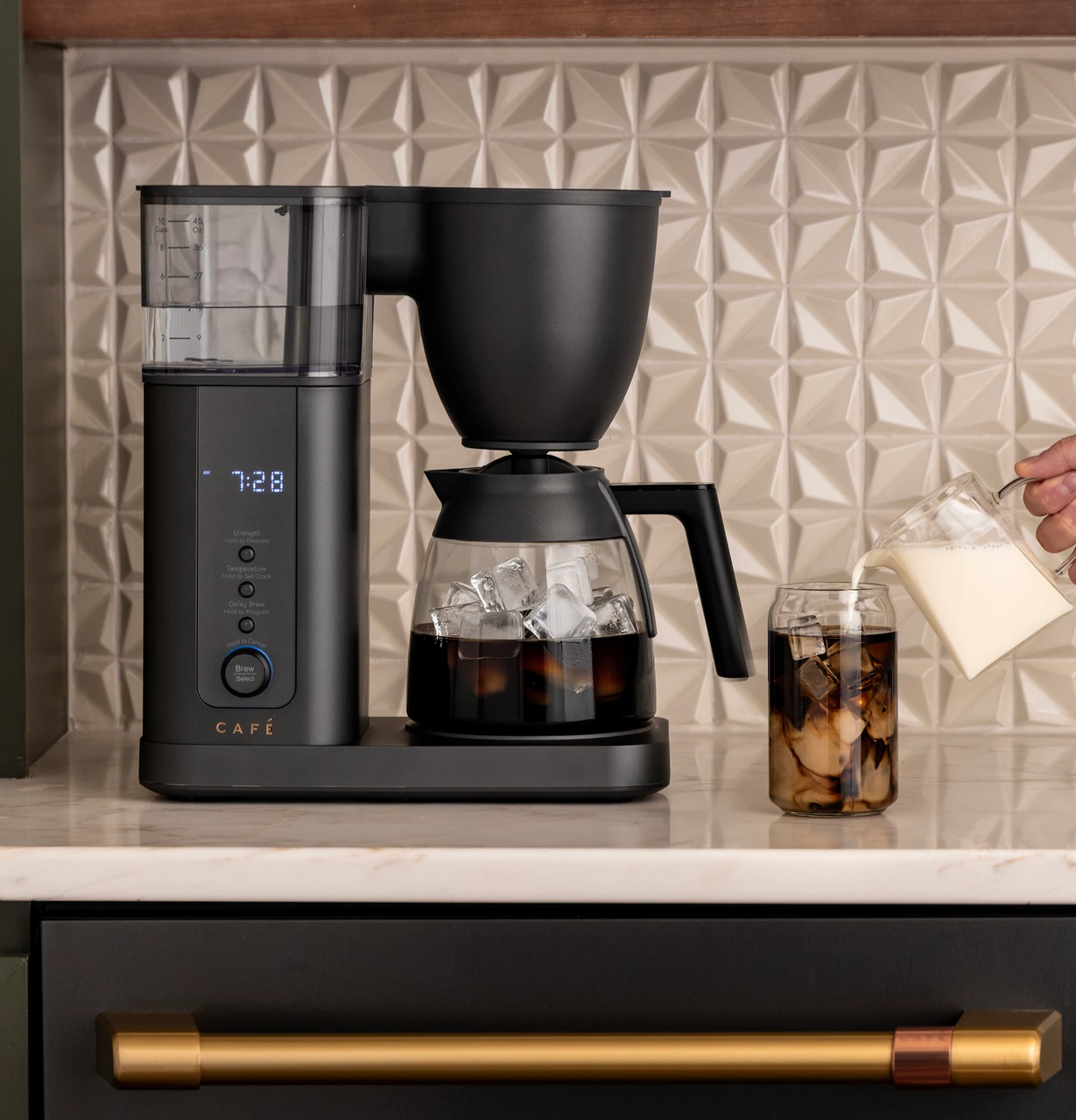 Cafe_Smalls_GlassCarafe_Homearma_1c_BlackEnjoyHotorOverIce_FinalCropped.jpg