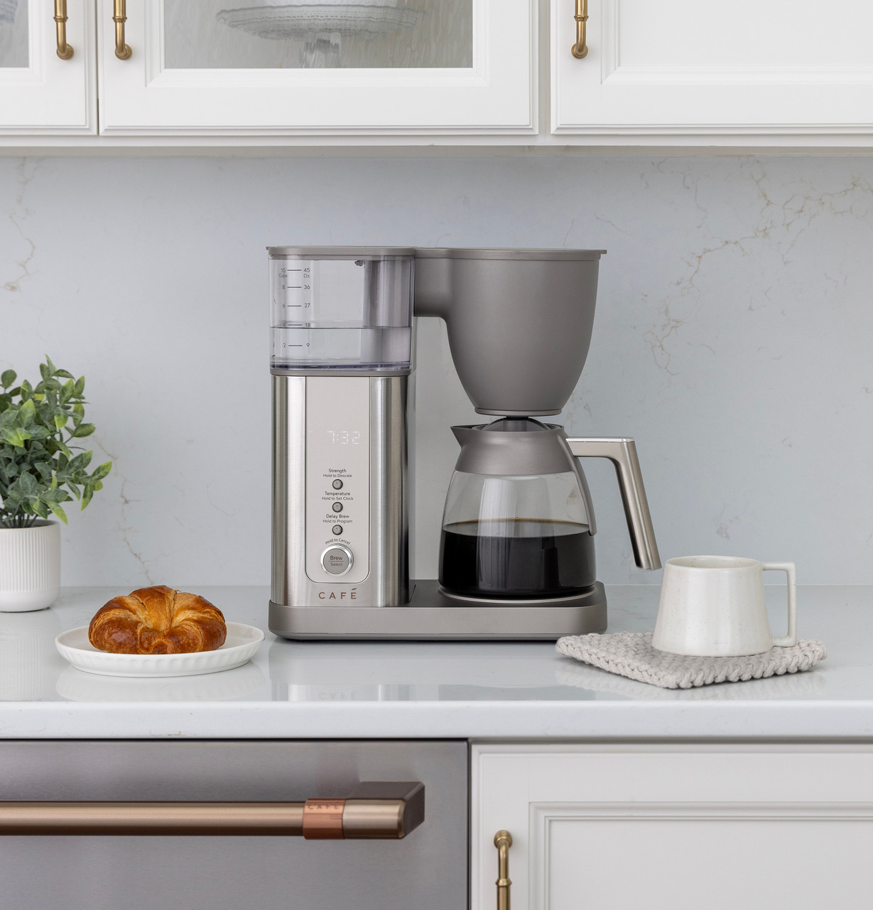 Cafe_Smalls_GlassCarafe_Homearma_4b_StainlessSteelGlassCarafeHero_FinalCropped.jpg
