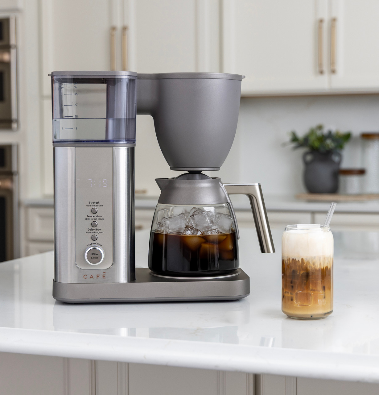 Cafe_Smalls_GlassCarafe_Homearma_1b_StainlessSteelEnjoyHotorOverIce_FinalCropped.jpg