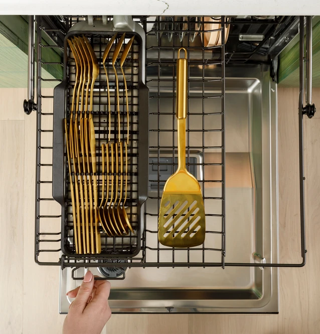 Café™ CustomFit Smart Dishwasher - CDT888P3VD1